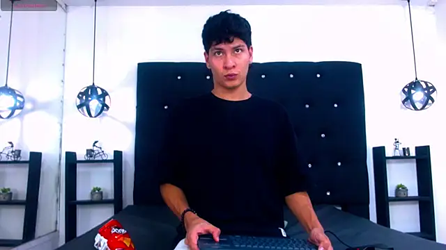 Jhojan twink online show from November 18, 4:16 am