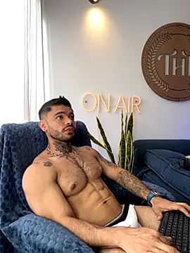 thiagoferrari2 online show from October 14, 1:07 pm