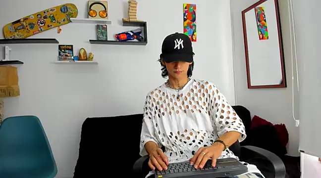 leoaddams22 online show from March 18, 4:06 pm