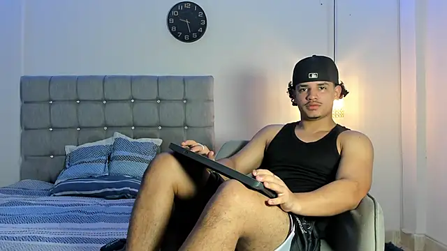 Snapshot of samxx_muscle chatting on October 19, 4:32 pm samxx muscle online show from October 19, 4:32 pm