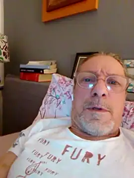 Deddyitalia3p online show from December 1, 10:13 pm