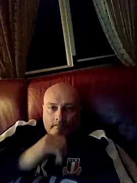 Alexis Bull online show from February 19, 11:45 pm