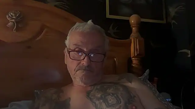 poggles online show from October 21, 6:55 pm