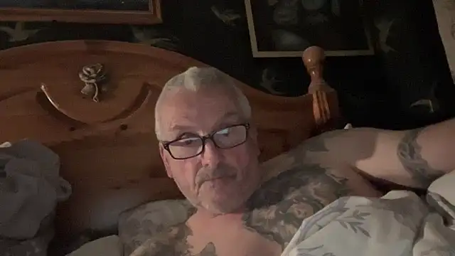 poggles online show from April 28, 8:57 pm