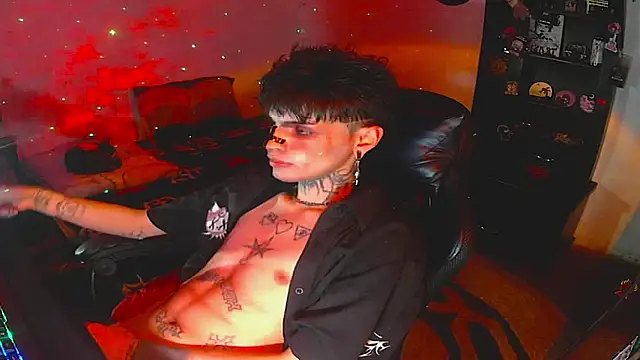 Snapshot of prince_x_dark chatting on October 19, 9:12 am prince x dark online show from October 19, 9:12 am
