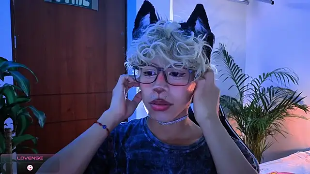 Snapshot of taichi_bluy chatting on October 17, 1:59 pm taichi bluy online show from October 17, 1:59 pm