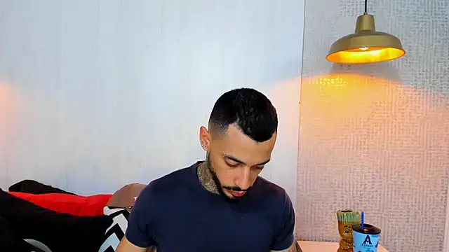 VinzenzRizzo online show from February 12, 4:40 am