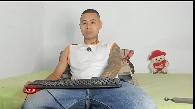 Logan Colton  online show from June 23, 6:44 pm