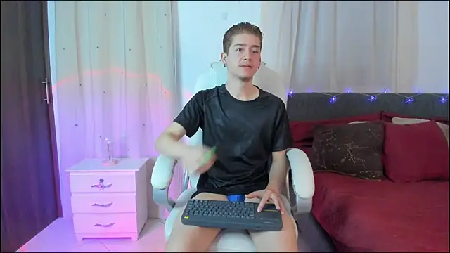 ThiagooJames online show from January 6, 3:32 am