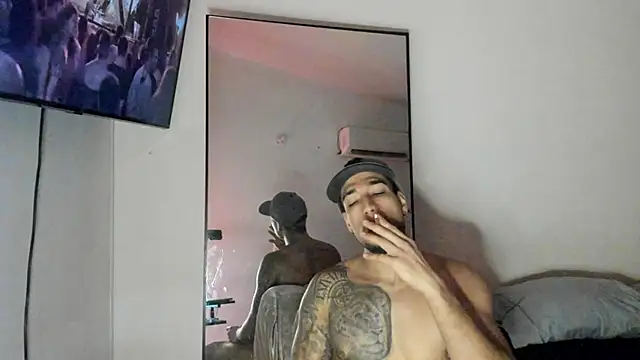 Snapshot of ThiagoLugo chatting on September 12, 10:10 pm ThiagoLugo online show from September 12, 10:10 pm