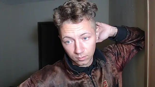 BlondZilla online show from December 19, 1:30 pm