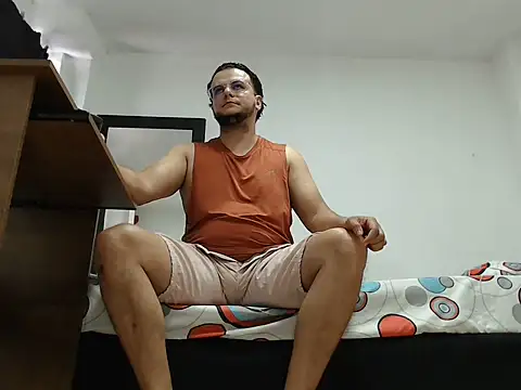cloudsxxx online show from May 27, 3:09 pm