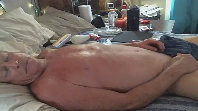 Pussyeat2please online show from September 19, 2:06 pm