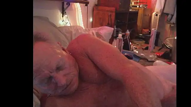 Pussyeat2please online show from November 4, 9:32 am