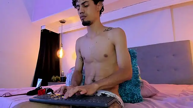 Chris Angel  online show from March 28, 9:31 am