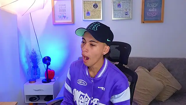 yulian vasquez online show from November 10, 12:32 pm