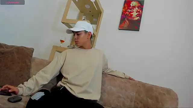 LoganTwink18 online show from January 11, 5:11 am