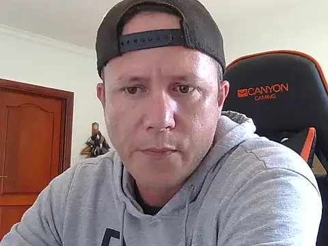 TroyDieselXXX online show from December 18, 8:43 am