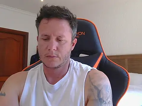 Snapshot of TroyDieselXXX chatting on September 19, 10:59 am TroyDieselXXX online show from September 19, 10:59 am