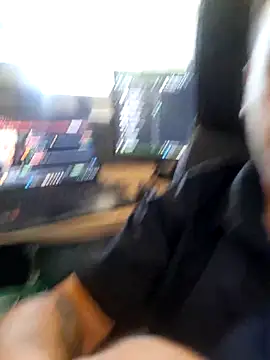 sebasosoriio42 online show from February 9, 4:11 pm