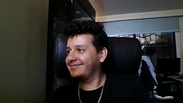 sebasosoriio42 online show from March 13, 8:15 pm