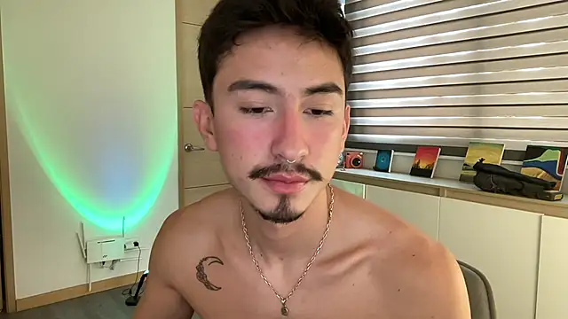 sweettaaron01 online show from November 24, 5:36 pm