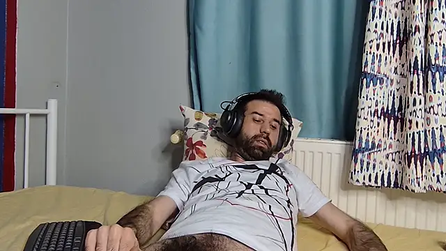 Snapshot of flydirty chatting on October 5, 9:30 pm flydirty online show from October 5, 9:30 pm