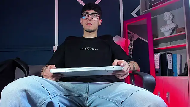 etham wolf  online show from December 1, 3:48 pm