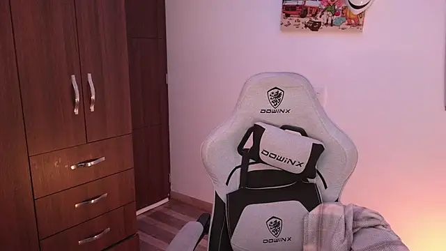 domsantiago  online show from November 25, 4:25 am