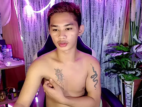 Snapshot of asianhardcock25 chatting on October 20, 3:05 pm asianhardcock25 online show from October 20, 3:05 pm