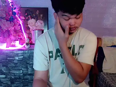 Reynelcock online show from May 21, 6:12 pm