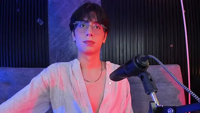 luixdust  online show from October 28, 4:26 am