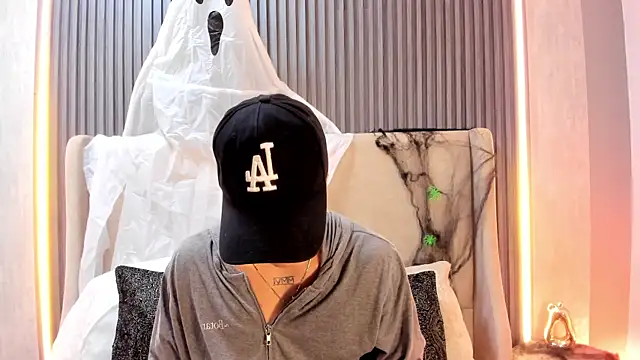 BenitoSaenz online show from October 22, 3:43 am