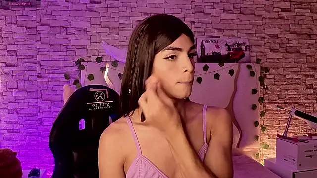 LIHIAN TAY online show from February 26, 12:28 pm