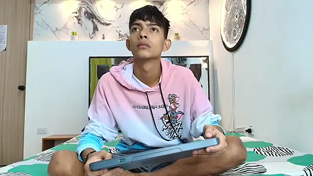 PRETTY SEX1 online show from September 14, 7:10 am