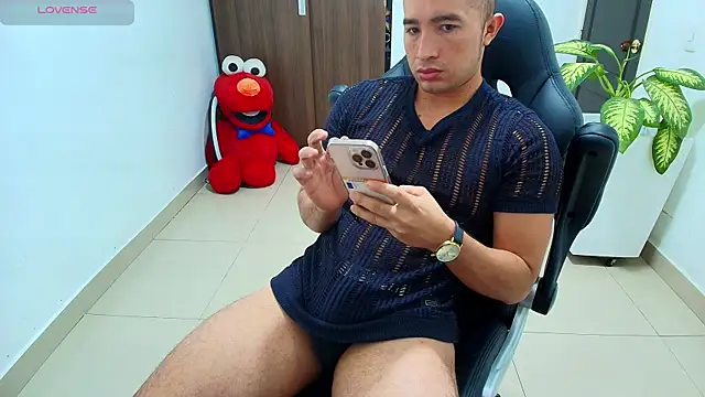 sebastian oconnor77 online show from October 6, 12:32 pm