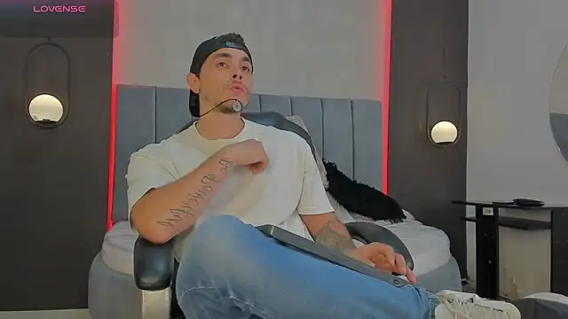 Liam walk  online show from March 20, 10:46 pm