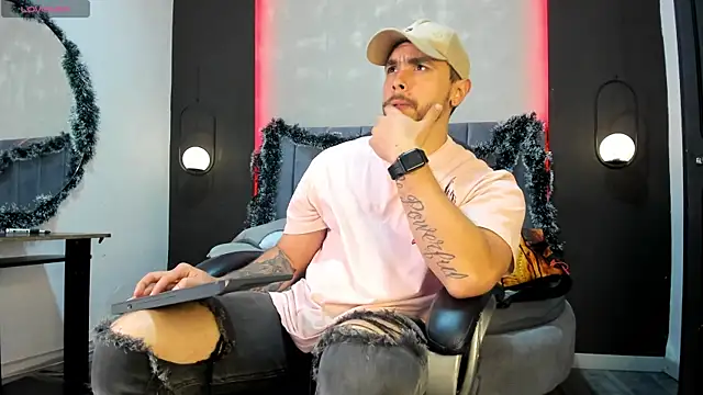 Liam walk  online show from December 22, 10:18 pm