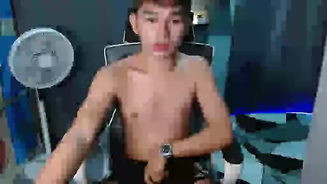 Snapshot of Midnight_Snack69 chatting on October 27, 4:53 pm Midnight Snack69 online show from October 27, 4:53 pm