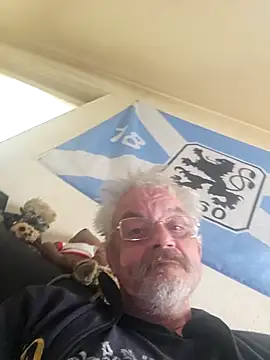 Snapshot of Fonse1860 chatting on October 15, 9:17 am Fonse1860 online show from October 15, 9:17 am