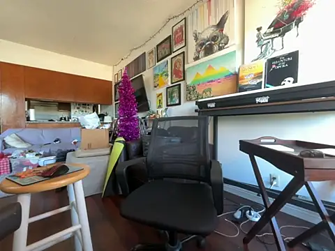 Pupscritch online show from November 10, 8:36 pm