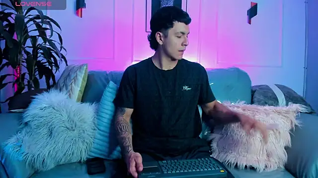 Leo santoro online show from February 9, 1:16 pm