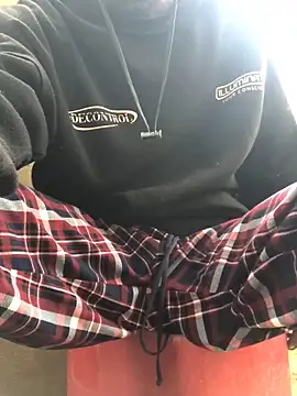 cuminsidebby online show from March 23, 8:20 am