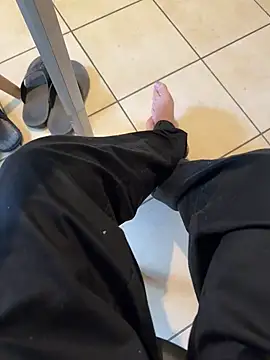 Snapshot of Manu97k chatting on October 2, 8:18 am Manu97k online show from October 2, 8:18 am