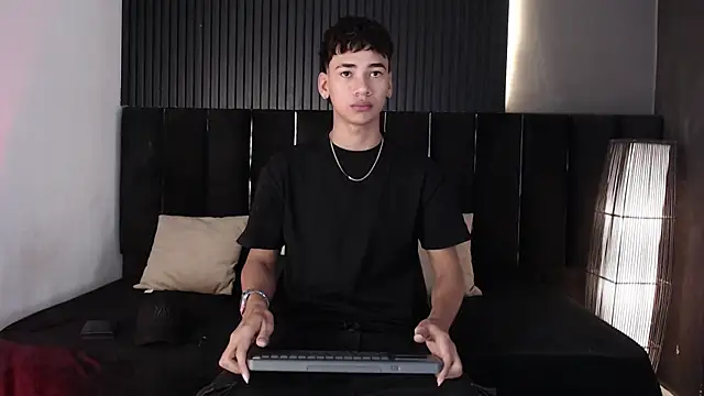 Dominic ghost online show from November 30, 9:28 pm