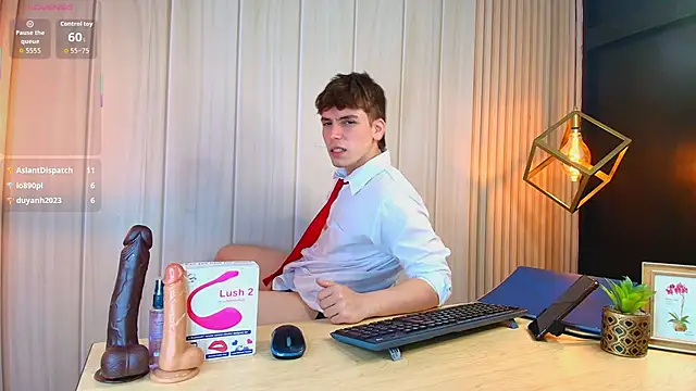 TaylerWhite online show from October 6, 1:16 pm