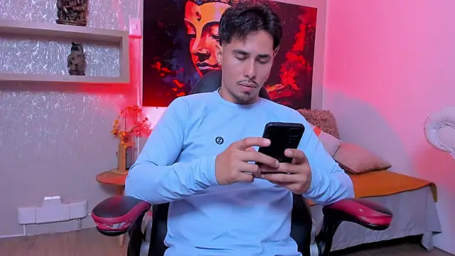 loghan fox online show from October 7, 3:43 am