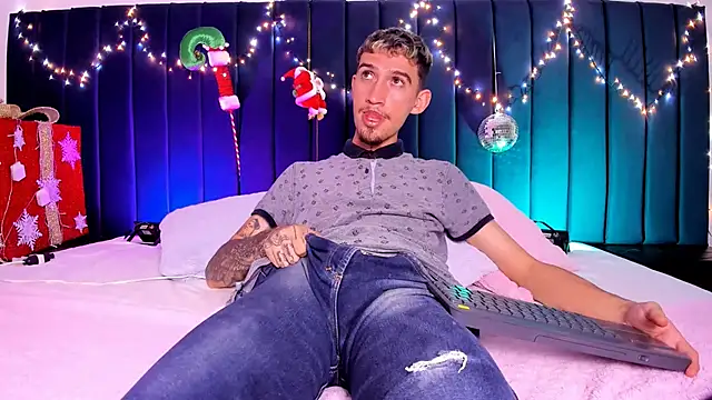 dominik thompson777 online show from November 26, 5:32 am