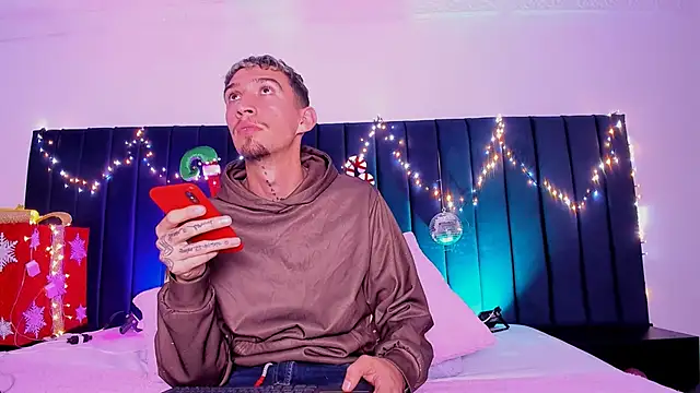 dominik thompson777 online show from November 24, 5:30 am