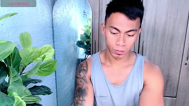 PinooyMilker online show from April 3, 11:45 pm